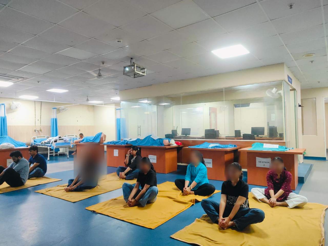 Seated stretching circle